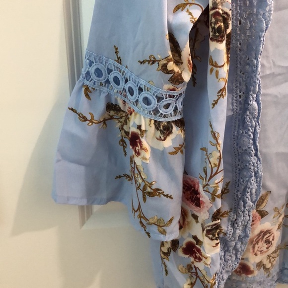 Blue Floral Open Front Shirt, Size Small NWOT - Picture 3 of 5